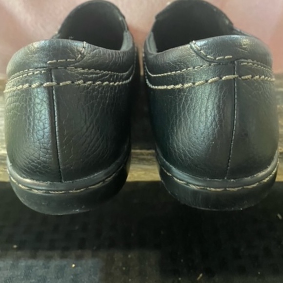 Black Leather Loafers. Size 7 - Picture 3 of 11